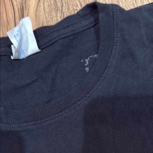 Hooters Black and Red Short Sleeve Tee with Car Graphic - Picture 3 of 4